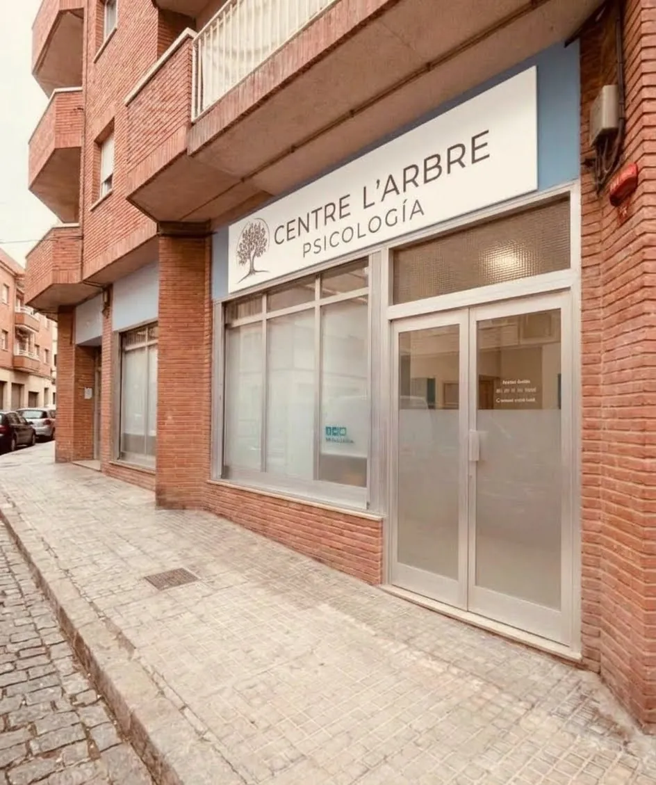 Fachada del Centre l’Arbre, en la calle Sant Llorenç de Mollet del Vallès